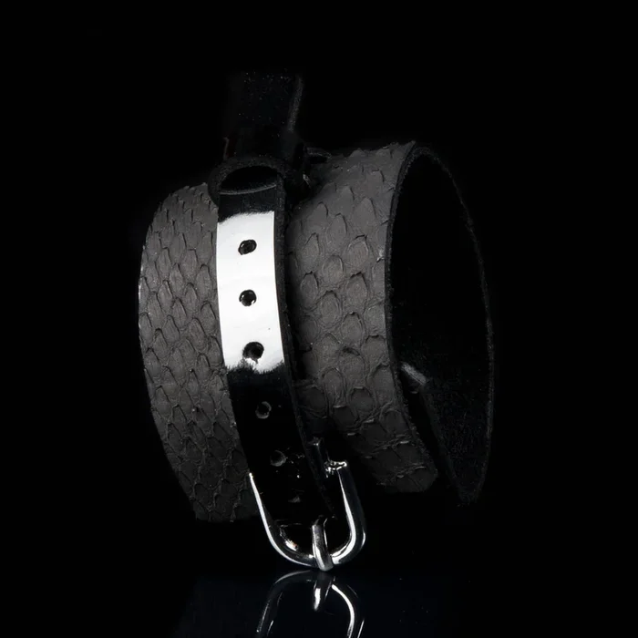 Alligator Textured Leather Buckle Wrist Bracelet 7″