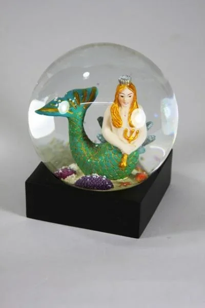 Mermaid Snowglobe – 5″H X 5″D